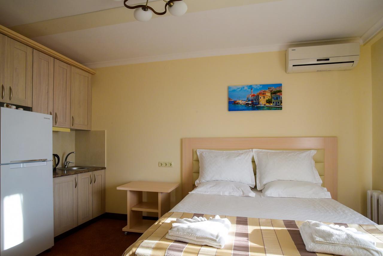 Aparthotel On Klinichna St. Киев Экстерьер фото