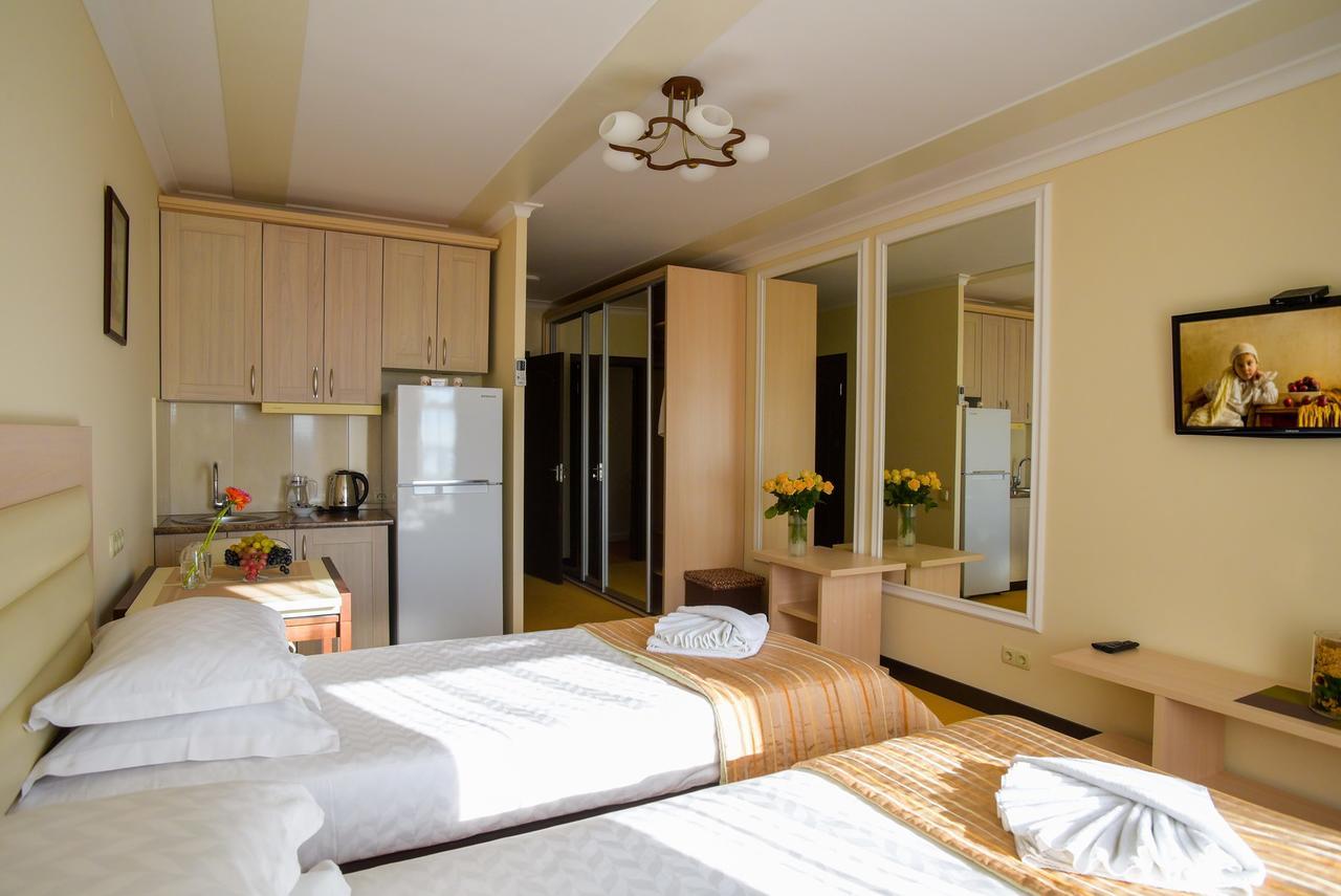 Aparthotel On Klinichna St. Киев Экстерьер фото