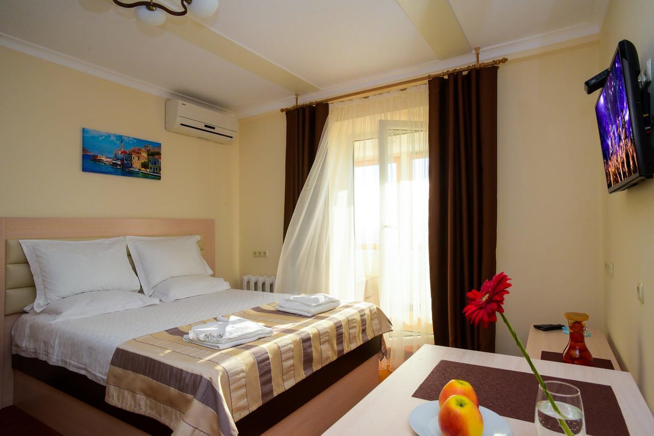 Aparthotel On Klinichna St. Киев Экстерьер фото