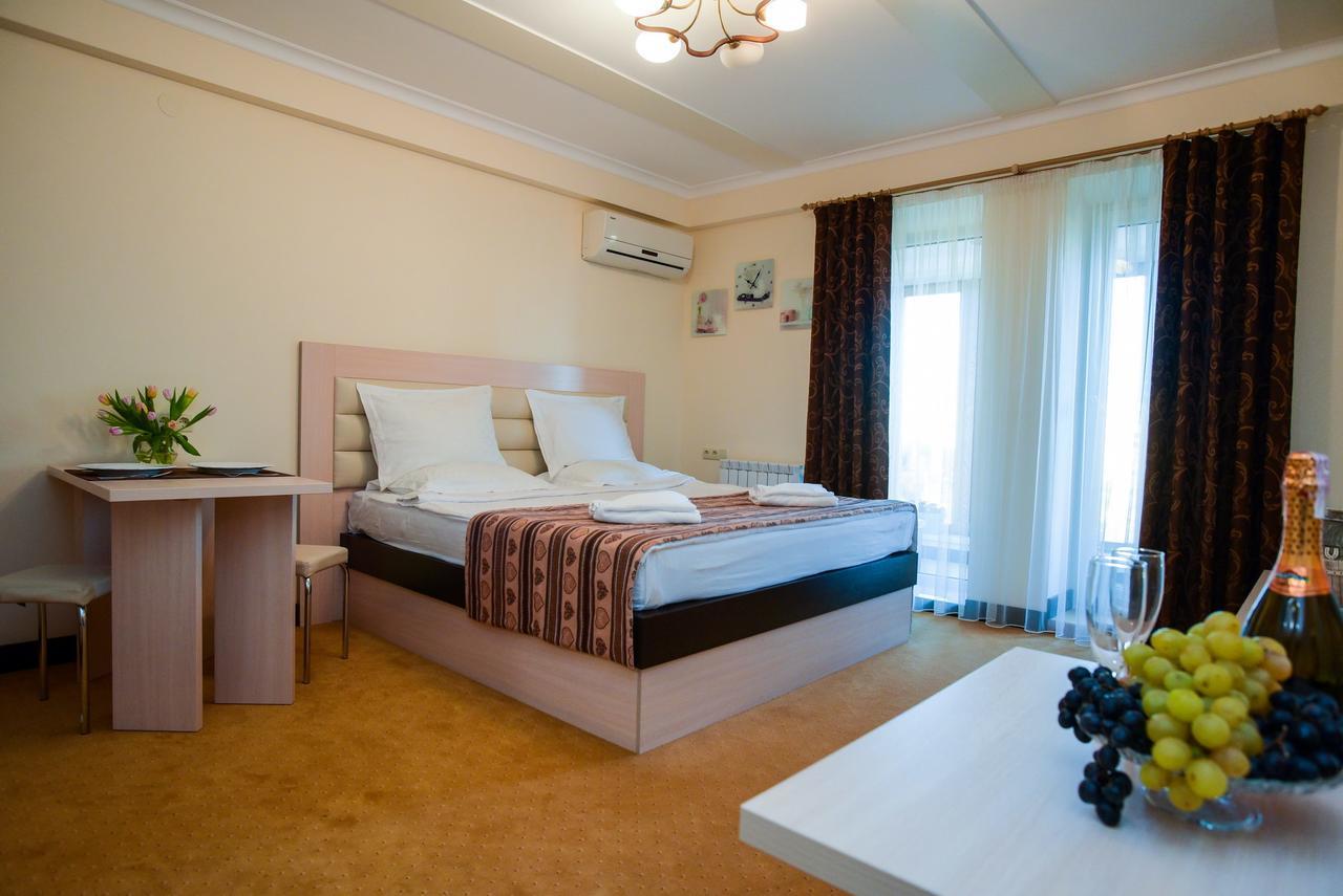 Aparthotel On Klinichna St. Киев Экстерьер фото