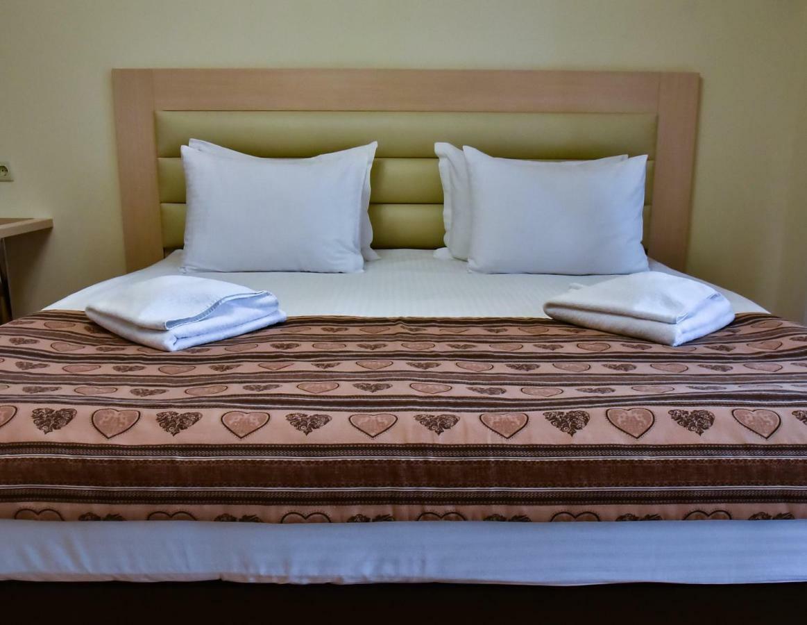 Aparthotel On Klinichna St. Киев Экстерьер фото