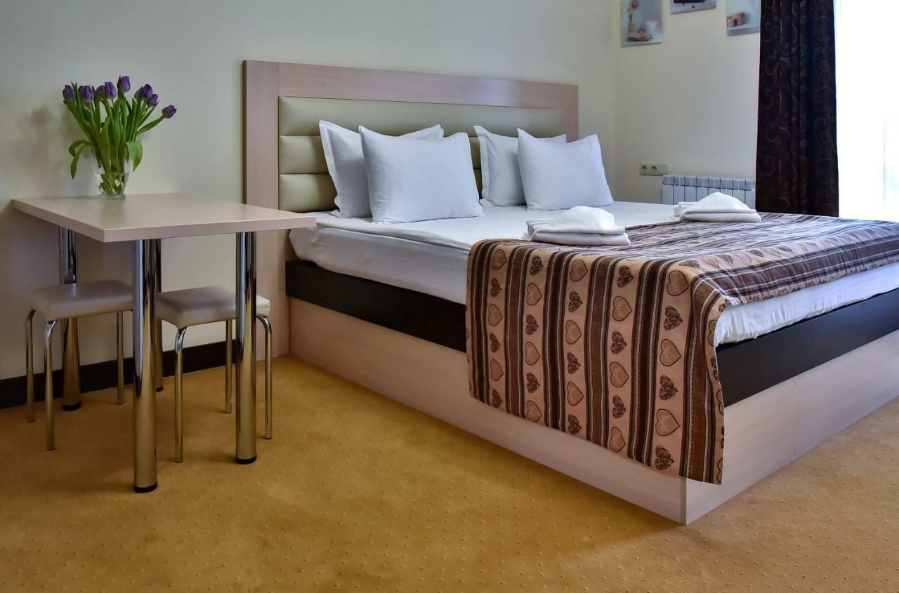 Aparthotel On Klinichna St. Киев Экстерьер фото